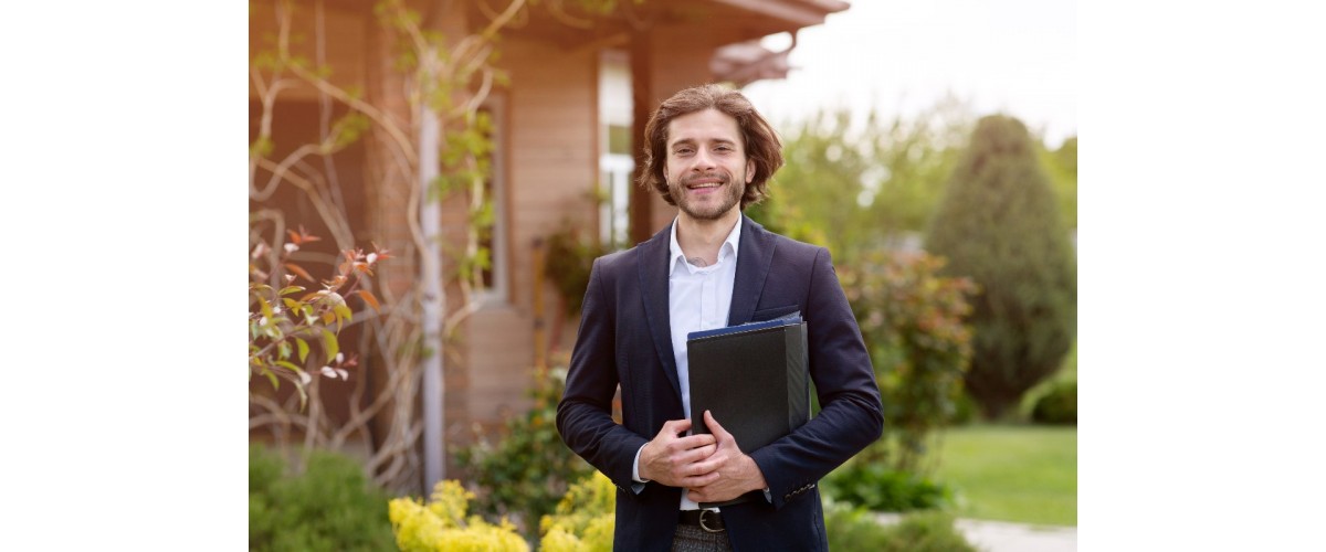 Ace the Florida Real Estate Exam Online vs. Classroom